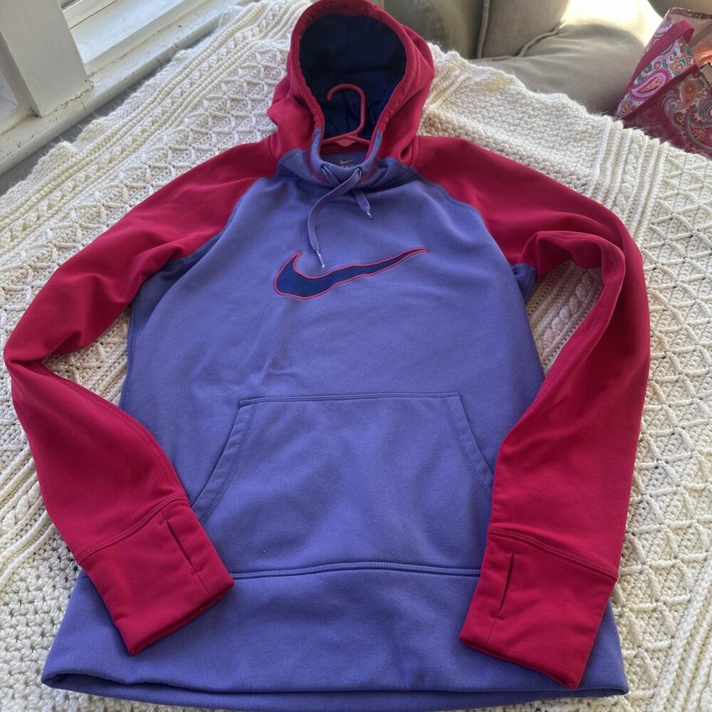 Nike Therma Fit Woman Long Sleeve Pullover Hoodie Sz.Small Purple and Pink